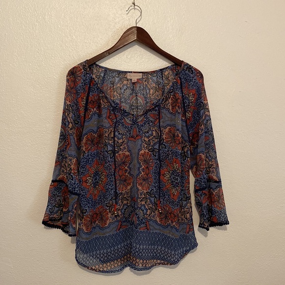 db established 1962 Semi Sheer Blouse with Sleeve Detail and Collar Detail - Picture 2 of 8